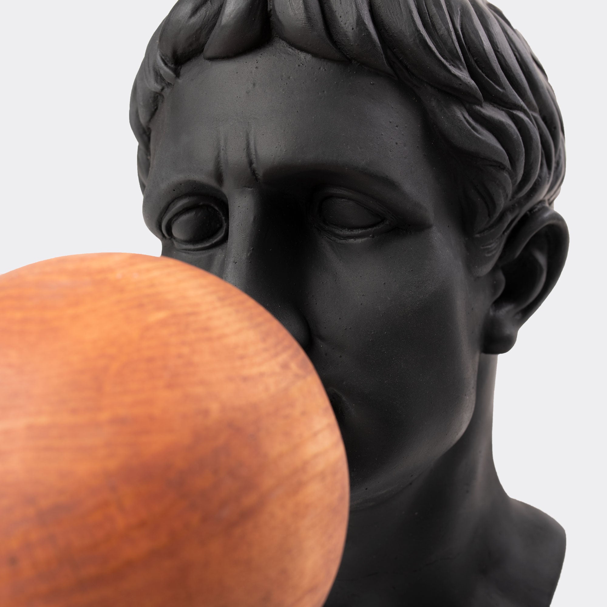 Busto David con Chicle de Concreto y Madera 14 x 32 x 30 cm