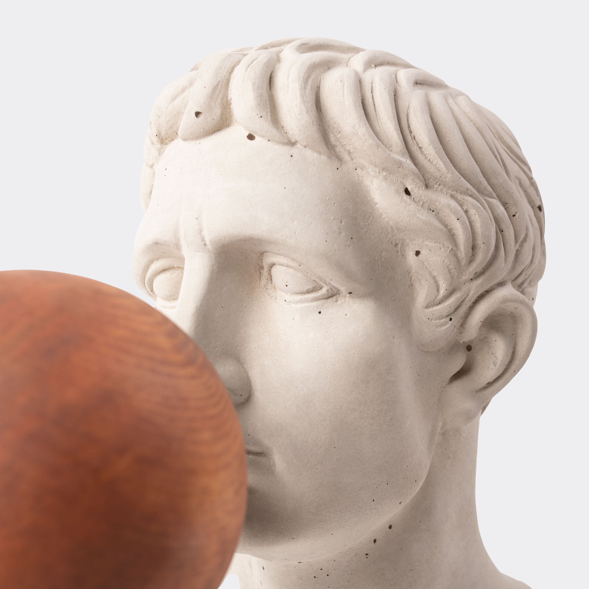 Busto David con Chicle de Concreto y Madera 14 x 32 x 30 cm