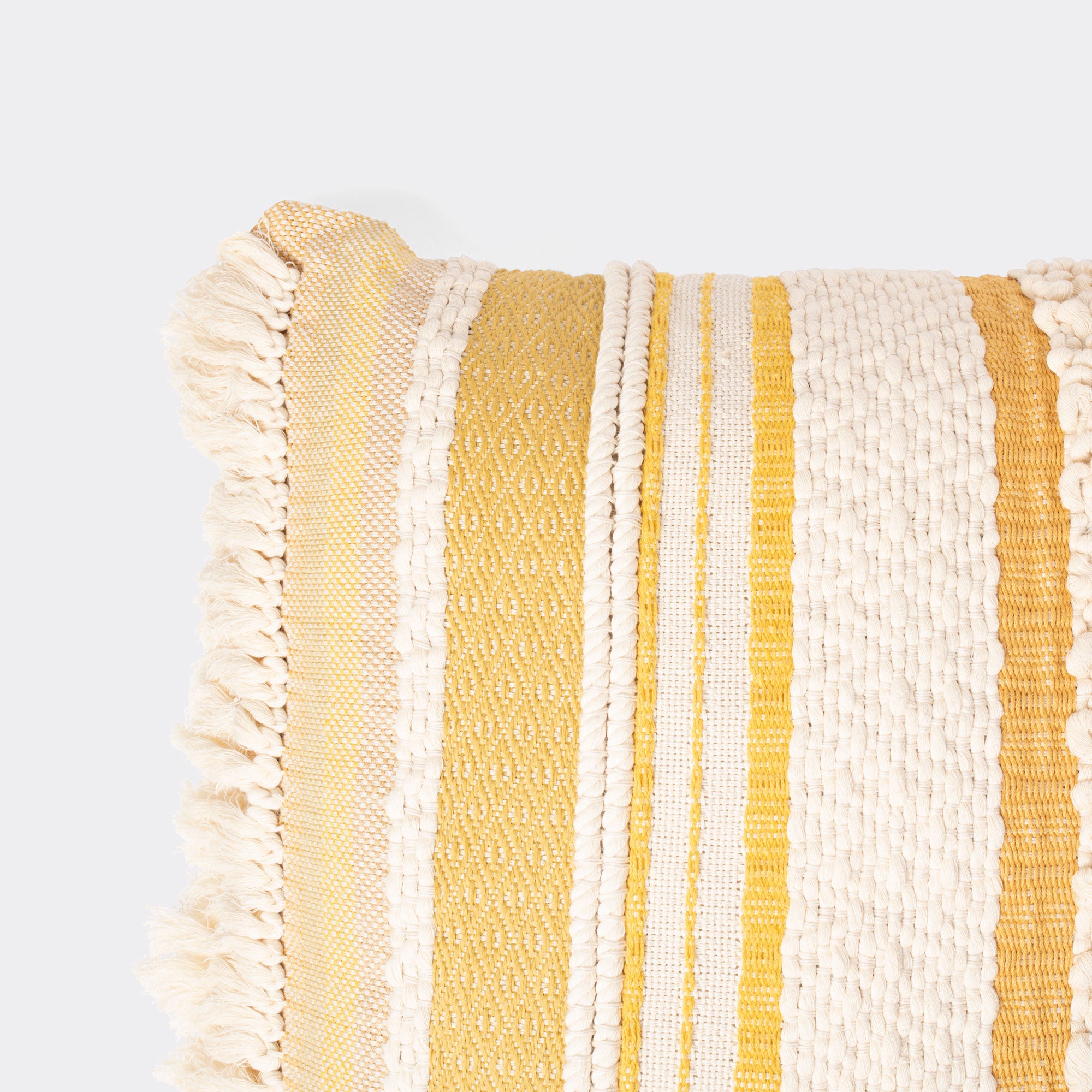 Cojín Cuadrado Amarillo Con Flecos Macramé